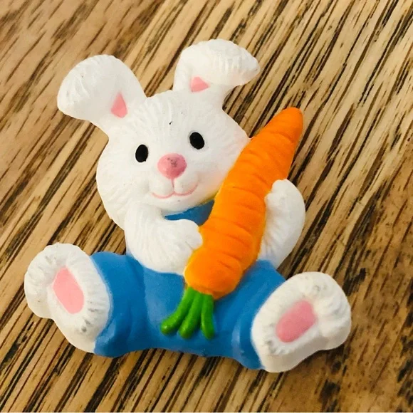 Vintage Brooch - Gibson Rabbit & Carrot Pin, 1993 - Picture 2 of 8